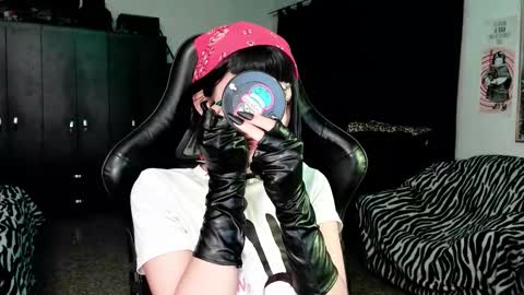 Snapshot of roxy_toxic chatting on 16, 1, 2026 Roxy Independient model Help me to reach 50 thumbs up online show from 16, 1, 2026