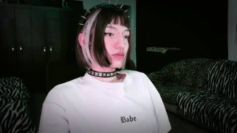 Snapshot of roxy_toxic chatting on 22, 4, 2026 Roxy Independient model Help me to reach 50 thumbs up online show from 22, 4, 2026