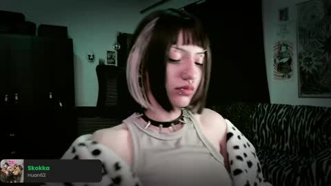 Roxy Independient model Help me to reach 50 thumbs up online show from 15, 5, 2026