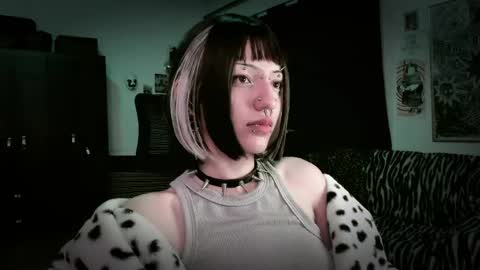 Roxy Independient model Help me to reach 50 thumbs up online show from 15, 5, 2026