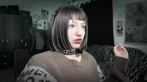 Roxy Independient model Help me to reach 50 thumbs up online show from 4, 6, 2026