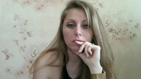 roxyfox18x01 online show from 14, 4, 2026