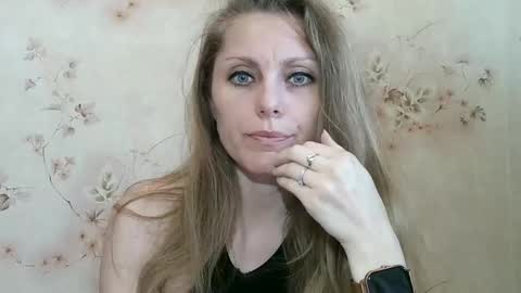 roxyfox18x01 online show from 17, 4, 2026