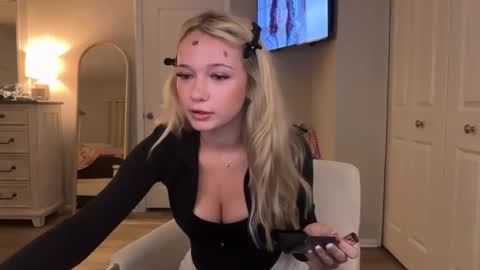 Snapshot of roxyrain2736 chatting on 29, 3, 2026 Roxy Rain online show from 29, 3, 2026