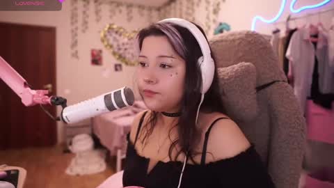 Snapshot of roxysuh chatting on 8, 5, 2026 roxysuh online show from 8, 5, 2026