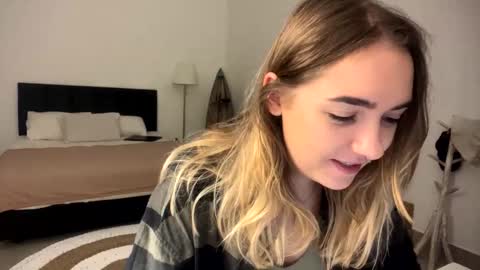 Snapshot of roxysweetdream chatting on 22, 3, 2026 Roxy online show from 22, 3, 2026