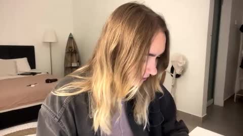 Snapshot of roxysweetdream chatting on 23, 3, 2026 Roxy online show from 23, 3, 2026