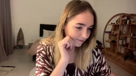 Snapshot of roxysweetdream chatting on 26, 3, 2026 Roxy online show from 26, 3, 2026