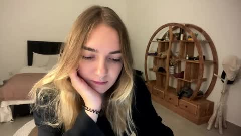 Snapshot of roxysweetdream chatting on 27, 3, 2026 Roxy online show from 27, 3, 2026