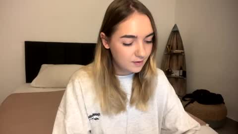 Snapshot of roxysweetdream chatting on 2, 4, 2026 Roxy online show from 2, 4, 2026