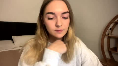 Snapshot of roxysweetdream chatting on 9, 4, 2026 Roxy online show from 9, 4, 2026