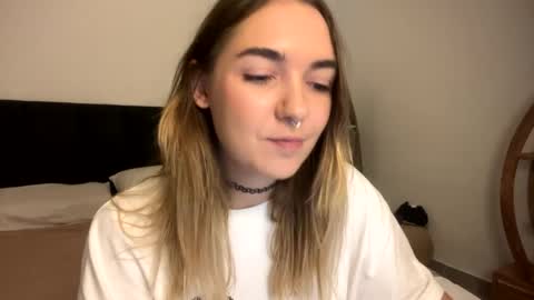 Snapshot of roxysweetdream chatting on 15, 4, 2026 Roxy online show from 15, 4, 2026