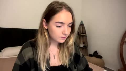 Snapshot of roxysweetdream chatting on 16, 4, 2026 Roxy online show from 16, 4, 2026