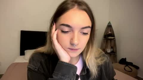 Snapshot of roxysweetdream chatting on 19, 4, 2026 Roxy online show from 19, 4, 2026