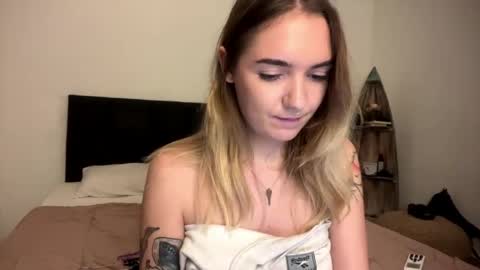 Snapshot of roxysweetdream chatting on 19, 4, 2026 Roxy online show from 19, 4, 2026