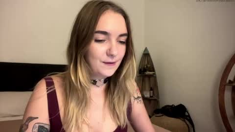 Snapshot of roxysweetdream chatting on 22, 4, 2026 Roxy online show from 22, 4, 2026