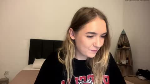 Snapshot of roxysweetdream chatting on 23, 4, 2026 Roxy online show from 23, 4, 2026