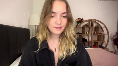 Snapshot of roxysweetdream chatting on 6, 5, 2026 Roxy online show from 6, 5, 2026