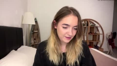 Snapshot of roxysweetdream chatting on 7, 5, 2026 Roxy online show from 7, 5, 2026