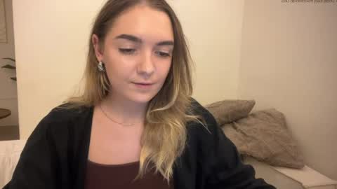 Snapshot of roxysweetdream chatting on 4, 6, 2026 Roxy online show from 4, 6, 2026