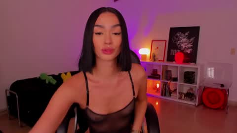 Snapshot of roxyy_x chatting on 19, 4, 2026 val online show from 19, 4, 2026