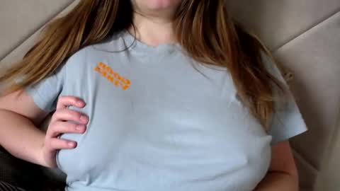 Snapshot of royalboobs chatting on 9, 4, 2026 Cameron online show from 9, 4, 2026