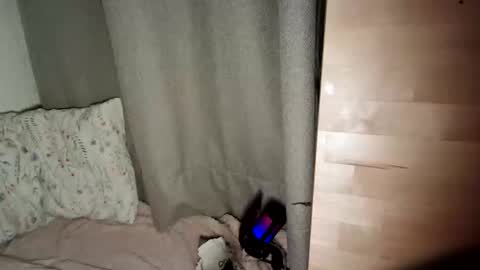 Snapshot of rozequartzz chatting on 6, 3, 2026 Rose online show from 6, 3, 2026