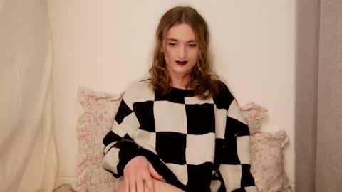 Snapshot of rozequartzz chatting on 21, 3, 2026 Rose online show from 21, 3, 2026