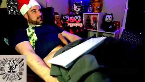 Snapshot of rubenator69 chatting on 5, 12, 2025 Ruben online show from 5, 12, 2025