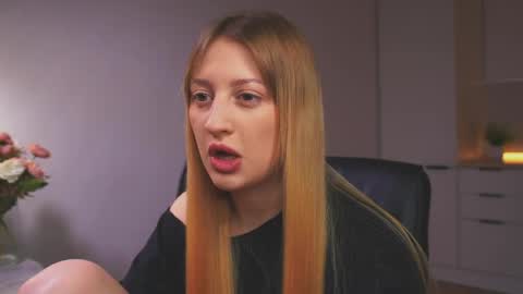 Snapshot of rue_novella chatting on 19, 4, 2026 Mila online show from 19, 4, 2026