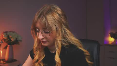 Snapshot of rue_novella chatting on 22, 4, 2026 Mila online show from 22, 4, 2026