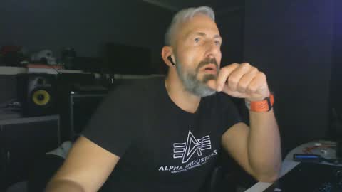 Snapshot of ruffi77 chatting on 6, 1, 2025 Chico que rico Caliente online show from 6, 1, 2025