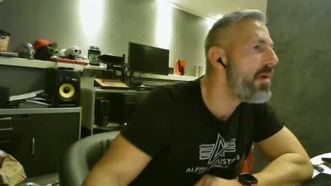 Snapshot of ruffi77 chatting on 8, 1, 2025 Chico que rico Caliente online show from 8, 1, 2025