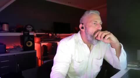 Snapshot of ruffi77 chatting on 2, 11, 2025 Chico que rico Caliente online show from 2, 11, 2025