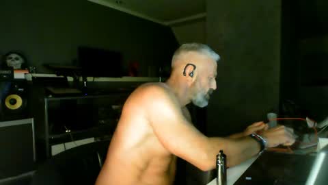 Chico que rico Caliente online show from 28, 6, 2026