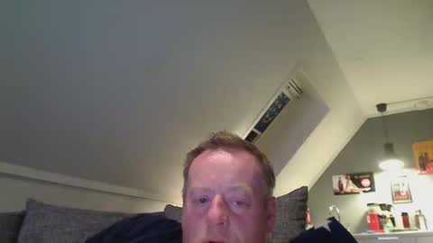 Snapshot of runepetter chatting on 19, 10, 2025 bignorwegian online show from 19, 10, 2025