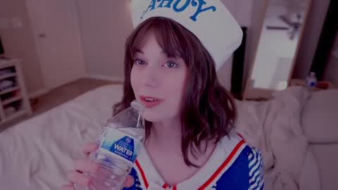 Snapshot of runesy chatting on 29, 11, 2025 Lady online show from 29, 11, 2025