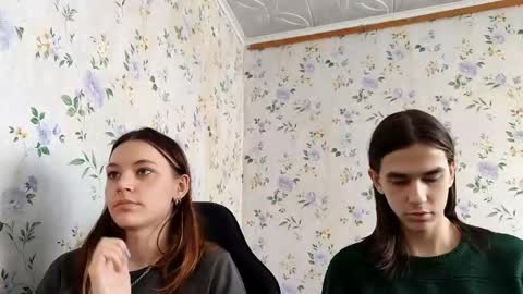 Snapshot of rusmedium chatting on 17, 4, 2026 Lisa and Vlad online show from 17, 4, 2026
