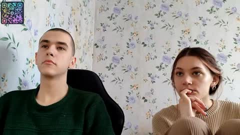Snapshot of rusmedium chatting on 23, 4, 2026 Lisa and Vlad online show from 23, 4, 2026