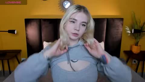 Snapshot of ruthbryant chatting on 25, 11, 2025 ruthbryant online show from 25, 11, 2025