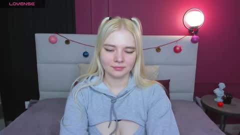 Snapshot of ruthbryant chatting on 15, 12, 2025 ruthbryant online show from 15, 12, 2025