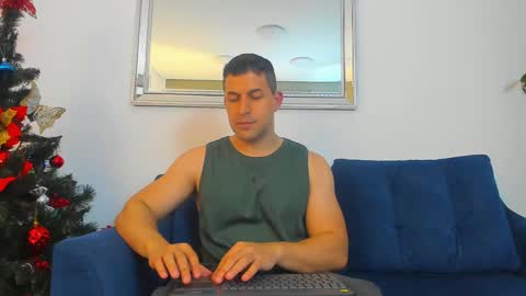 Snapshot of ryan__mckenna chatting on 14, 12, 2025 ryan mckenna online show from 14, 12, 2025