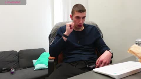 Snapshot of ryan_dozer chatting on 5, 4, 2026 RYAN DOZER online show from 5, 4, 2026