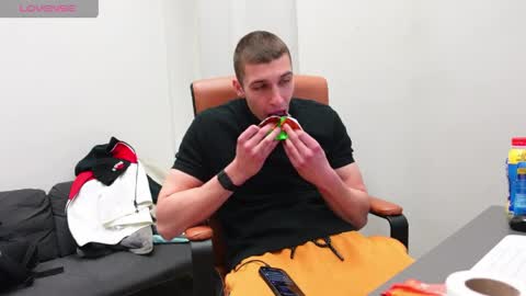 Snapshot of ryan_dozer chatting on 6, 4, 2026 RYAN DOZER online show from 6, 4, 2026