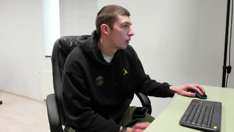 Snapshot of ryan_dozer chatting on 17, 4, 2026 RYAN DOZER online show from 17, 4, 2026