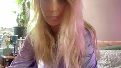 Snapshot of s639713 chatting on 8, 10, 2025 KumKitten online show from 8, 10, 2025