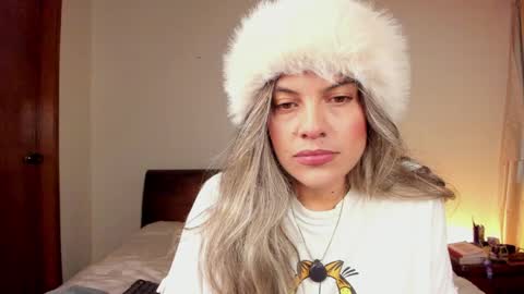 Snapshot of s_u_n_r_i_s_e_e chatting on 20, 4, 2026 Leslie Beltrn online show from 20, 4, 2026