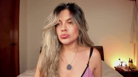 Snapshot of s_u_n_r_i_s_e_e chatting on 27, 4, 2026 Leslie Beltrn online show from 27, 4, 2026