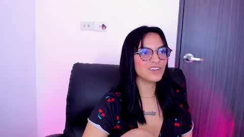 Snapshot of saam_collins69 chatting on 15, 4, 2026 Val online show from 15, 4, 2026