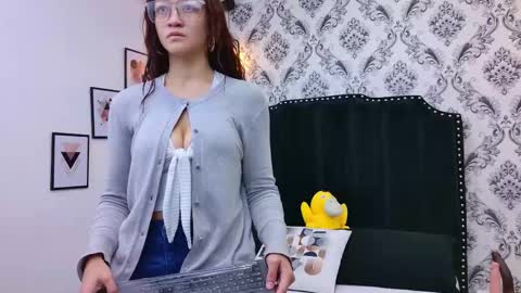 Saara Brown online show from 12, 11, 2025